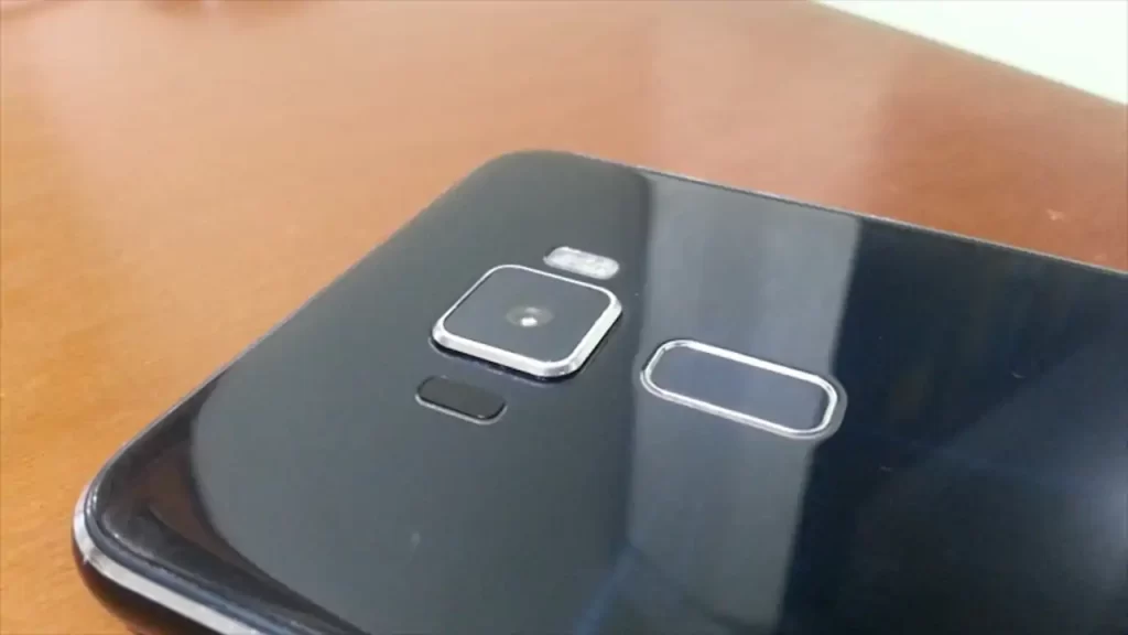 zenfone 3 のカメラ部分