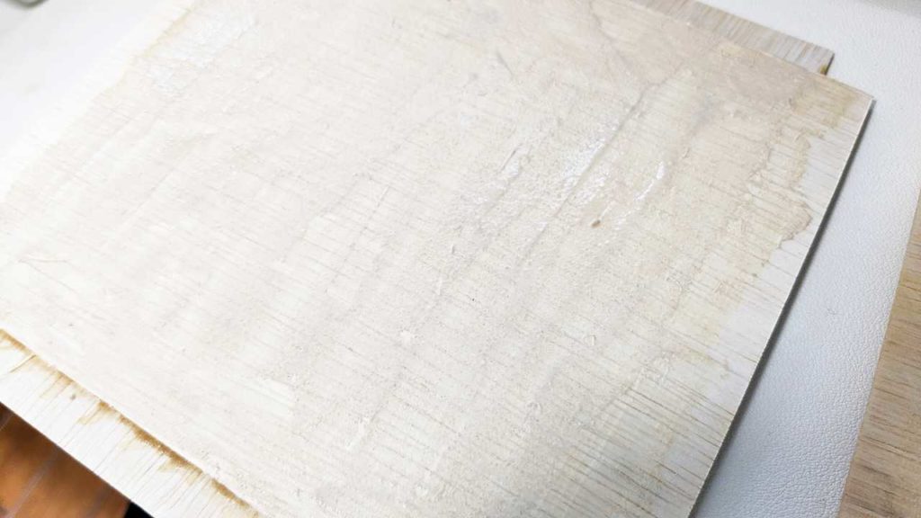 タイトボンド3（Titebond 3）を木材に塗ったところ