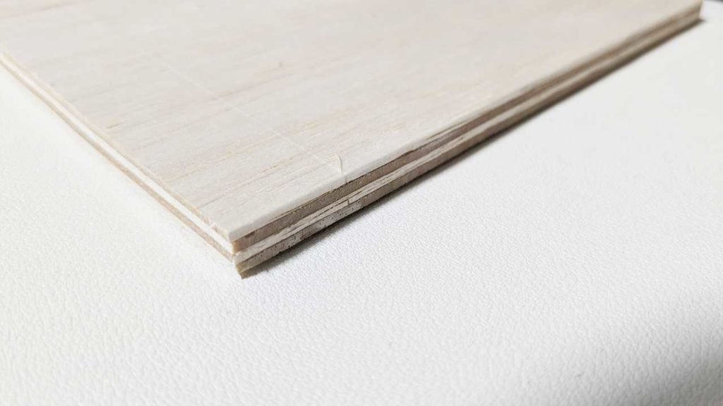 接着して強度を増した池上飯包の木箱から作った木材