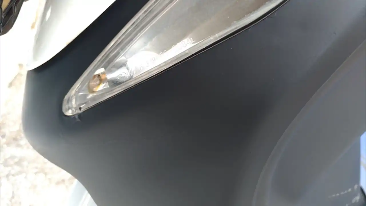 樹脂が白くなったスクーターをよみがえらせた後