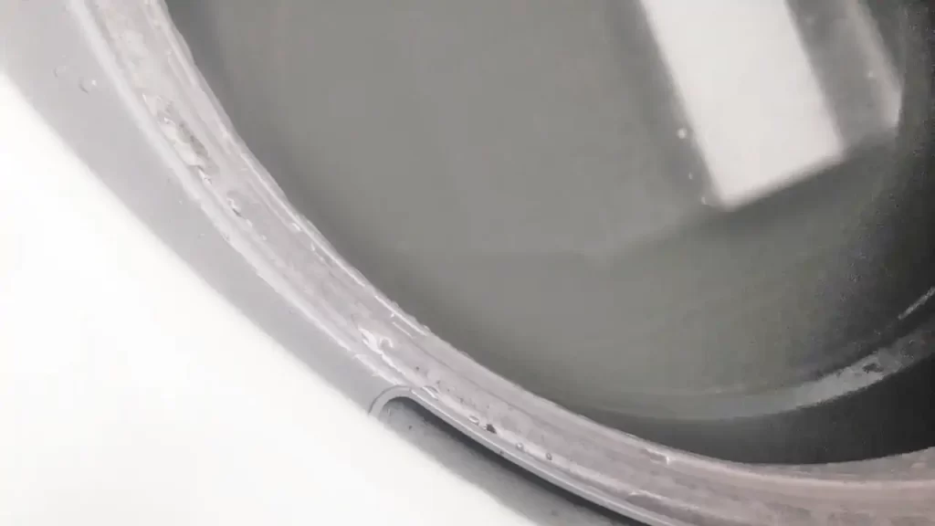 塩素系洗濯槽クリーナーSK-1500で洗浄中の洗濯槽