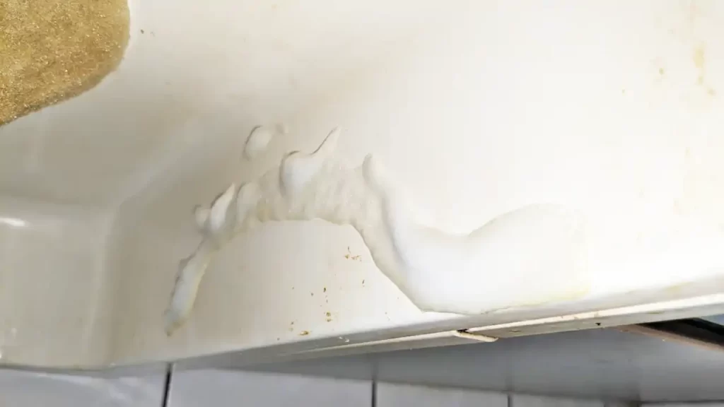 キッチンマジックリンで掃除中のレンジフード